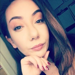 Meet your Posher, Carmela